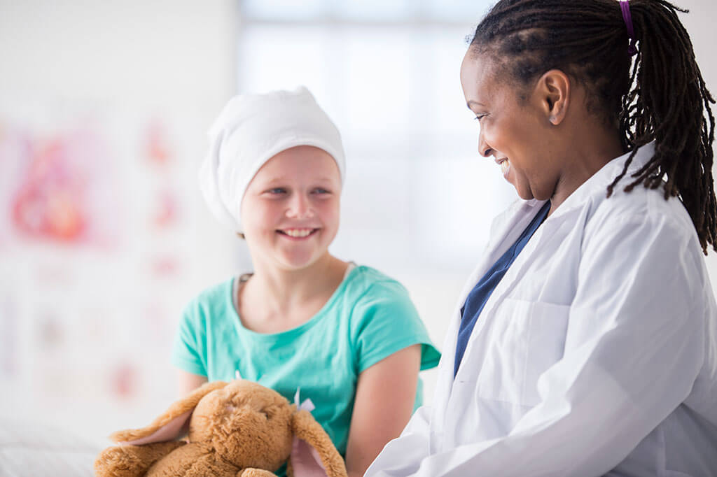 儿科医生和患者