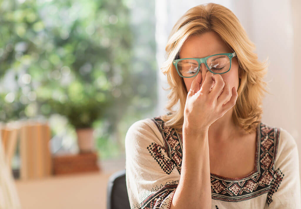 中年女人感觉不适