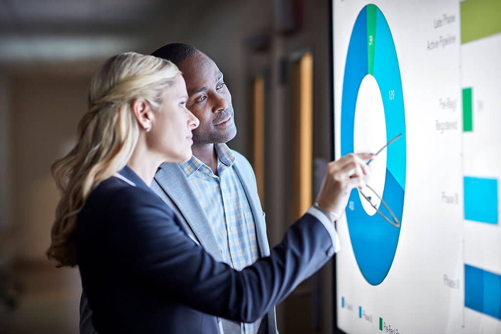 雌性指向大屏幕